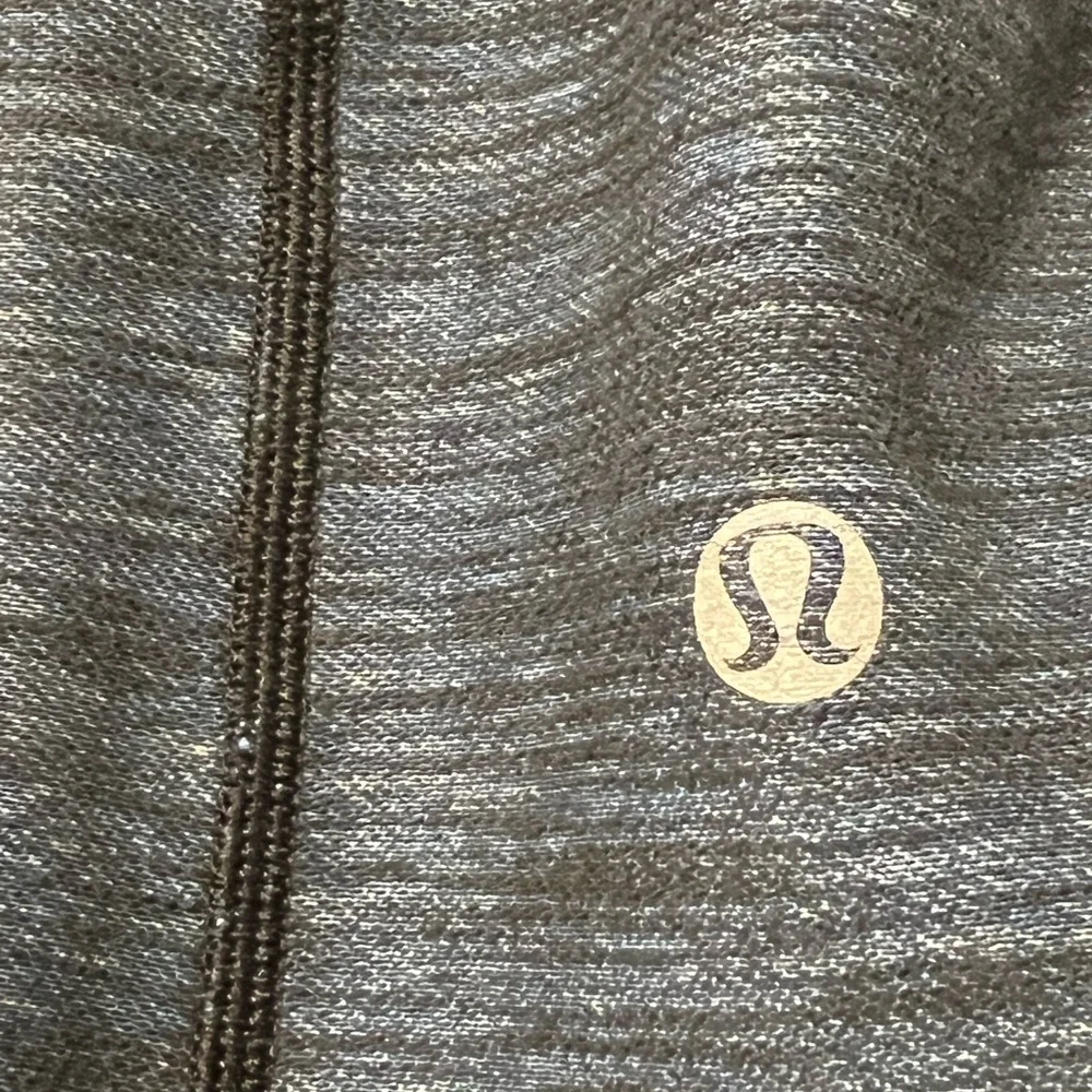 Women's Lululemon Capris Size 6 - Picture 4 of 4